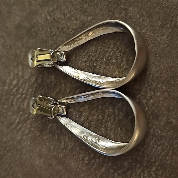 VTG Matte Long Hoop Doorknocker Atomic Modernist Baddie Clip-on Earrings - Picture 4 of 4